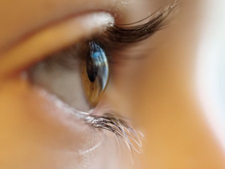 Как изменить цвет глаз с помощью цветных контактных линз: основные техники и советы
