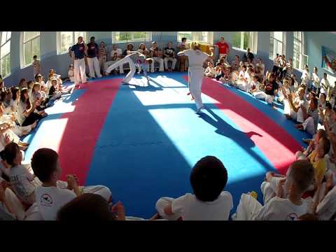 Troca de corda IV corda Capoeira Camara 2012 Russia